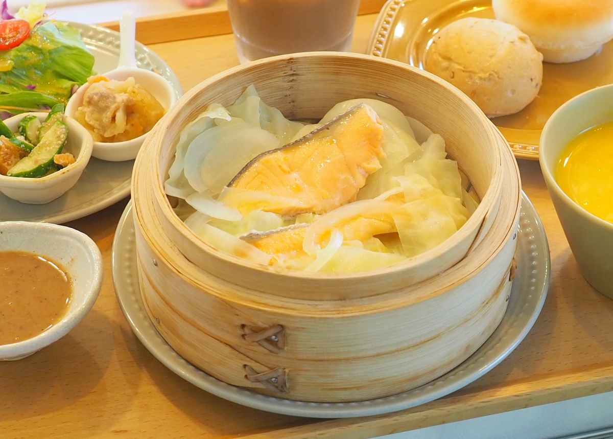 鮭とキャベツの重ね蒸し・ごまだれ添え.jpg